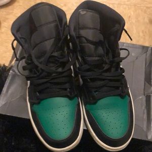 Air Jordan 1 Mid Pine green